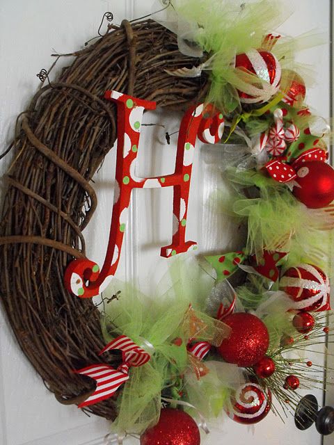 15 DIY Christmas Wreaths From Unexpected Materials